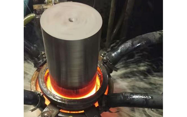 半軸淬火設(shè)備工作